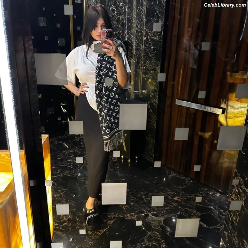 Ayesha Takia photo 14 of 55