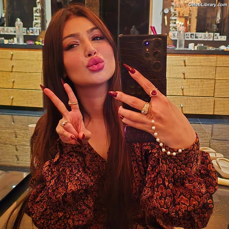 Ayesha Takia photo 3 of 55