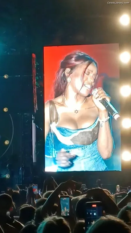 Azealia Banks photo 23 of 25