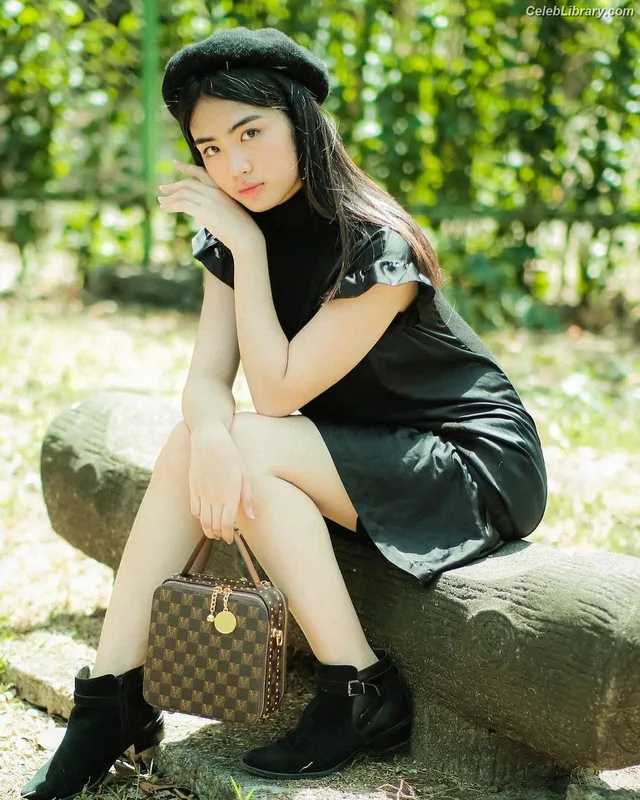 Azi Acosta photo 3 of 111
