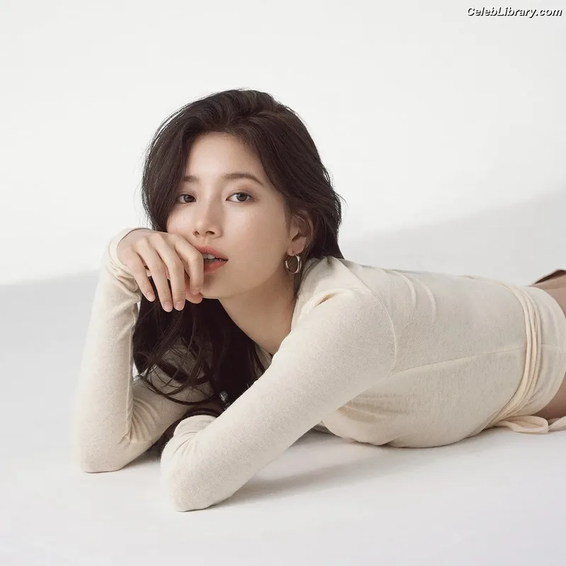 Bae Suzy photo 2 of 119