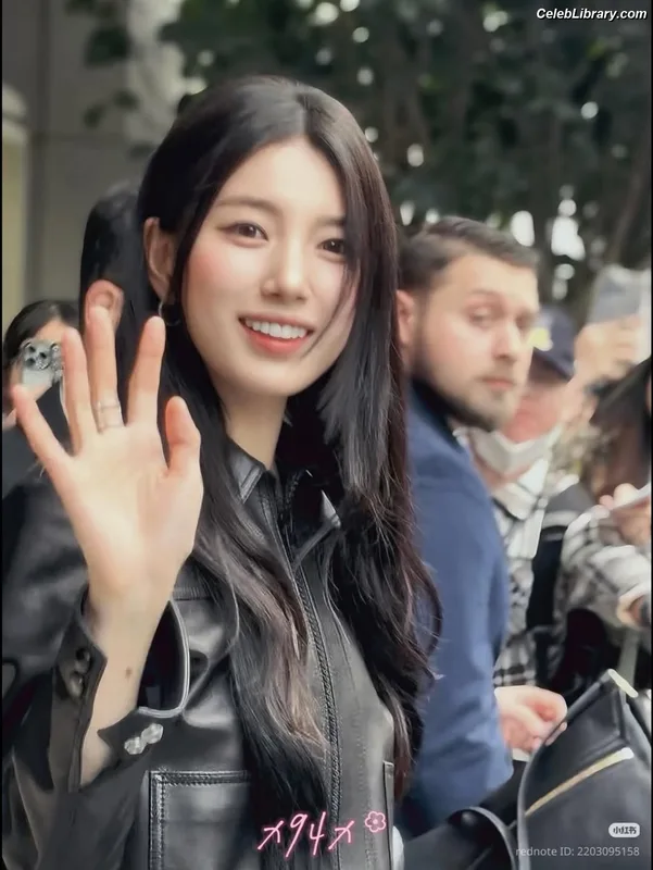 Bae Suzy photo 7 of 119