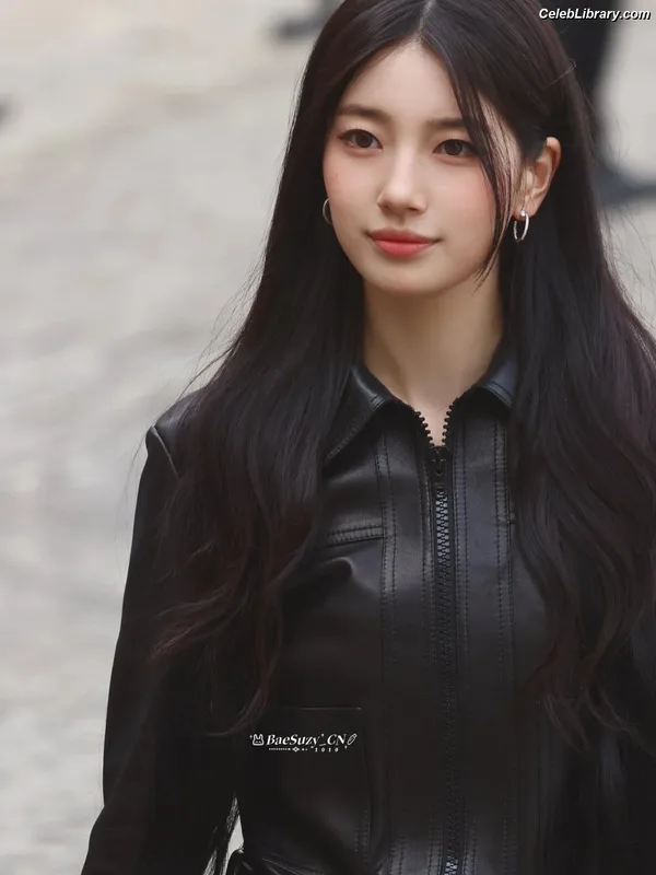 Bae Suzy photo 11 of 119
