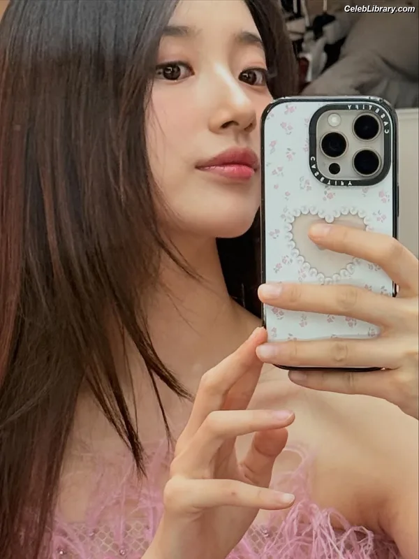 Bae Suzy photo 16 of 119