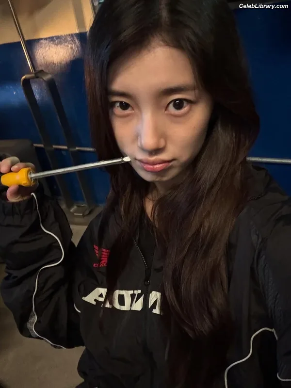 Bae Suzy photo 17 of 119
