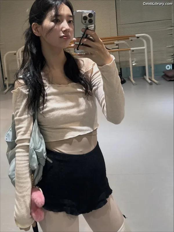Bae Suzy photo 20 of 119
