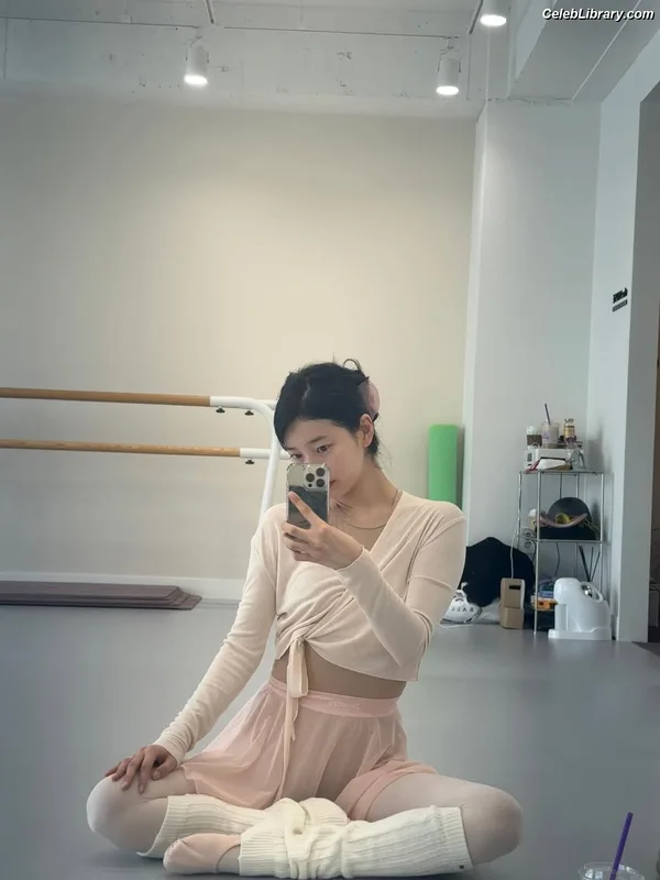 Bae Suzy photo 22 of 119