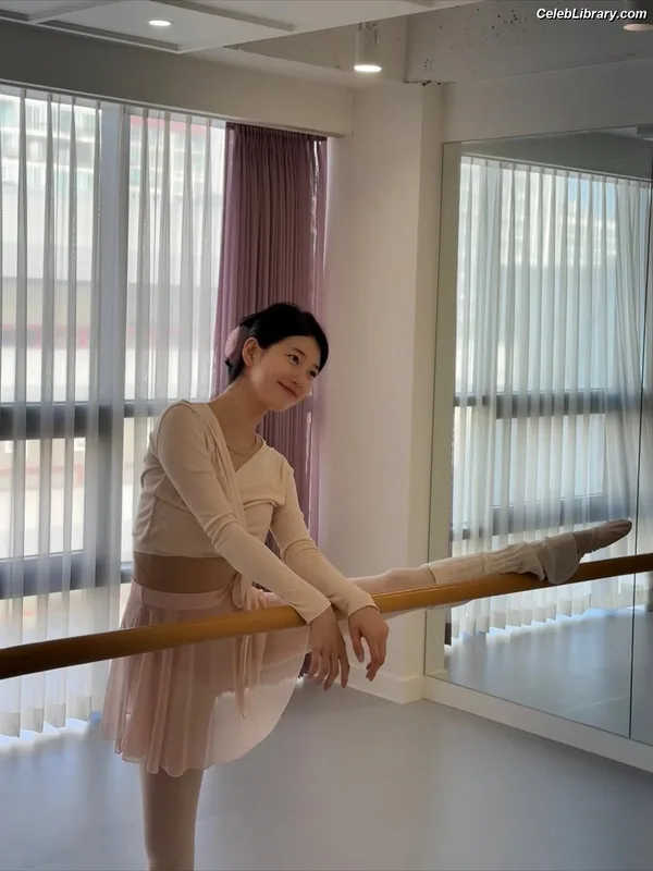 Bae Suzy photo 4 of 119