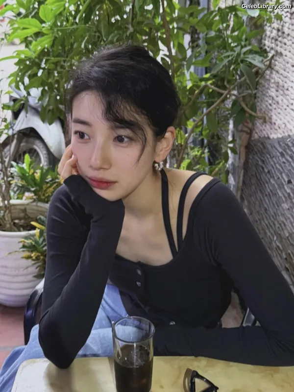 Bae Suzy photo 5 of 119