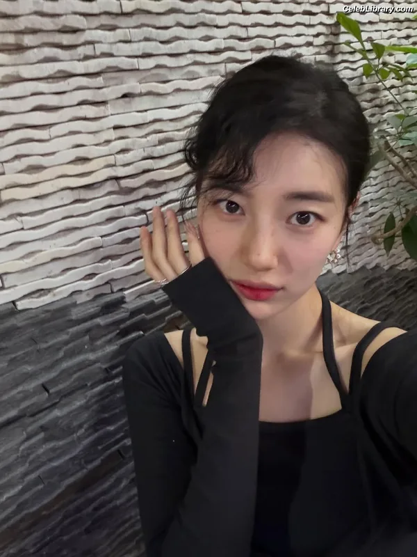 Bae Suzy photo 6 of 119