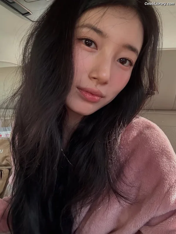 Bae Suzy photo 7 of 119