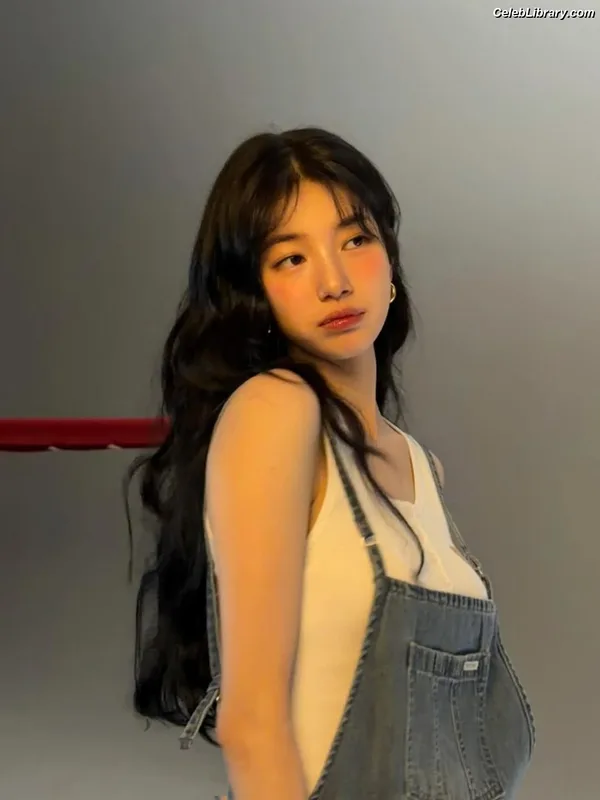 Bae Suzy photo 8 of 119