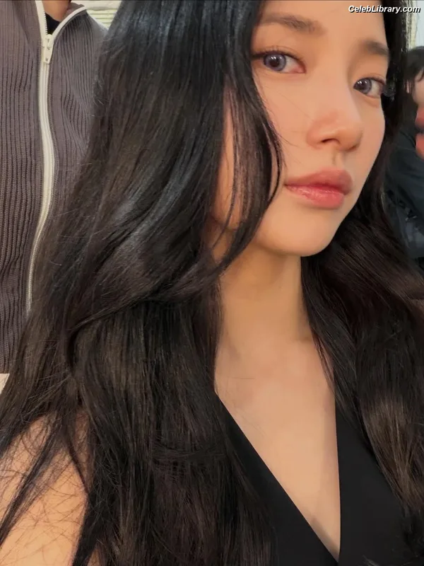 Bae Suzy photo 9 of 119