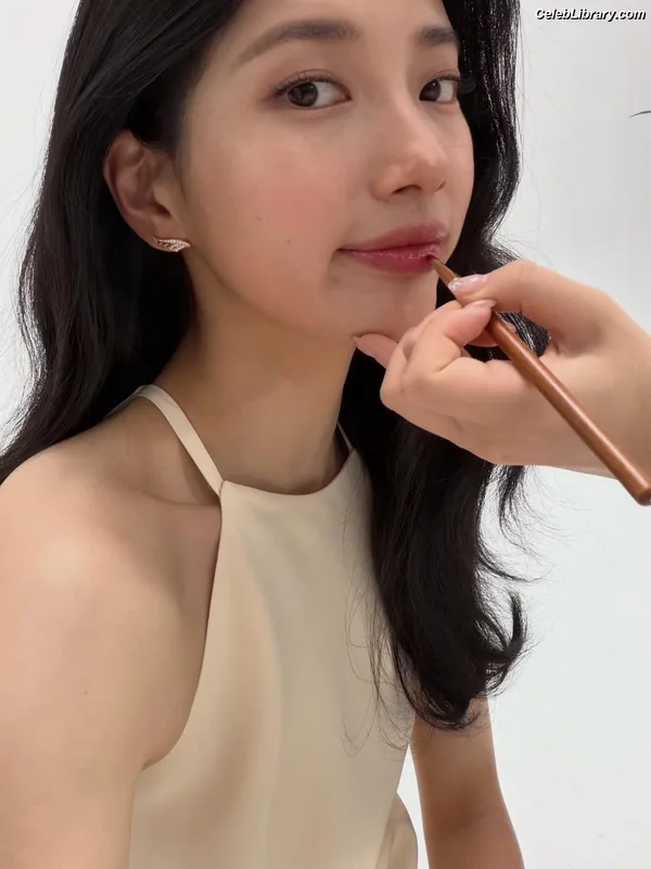 Bae Suzy photo 13 of 119