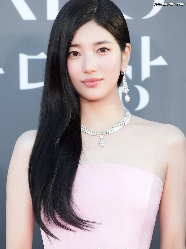 Bae Suzy photo 18 of 119