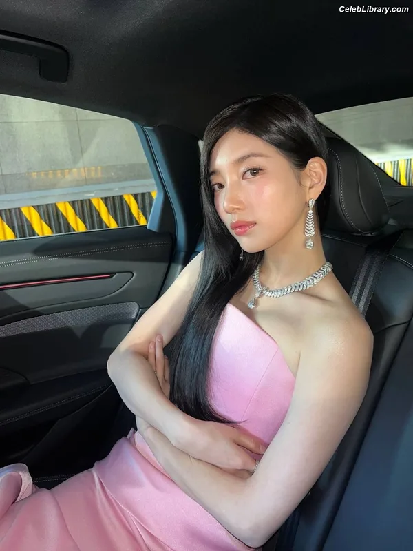 Bae Suzy photo 20 of 119