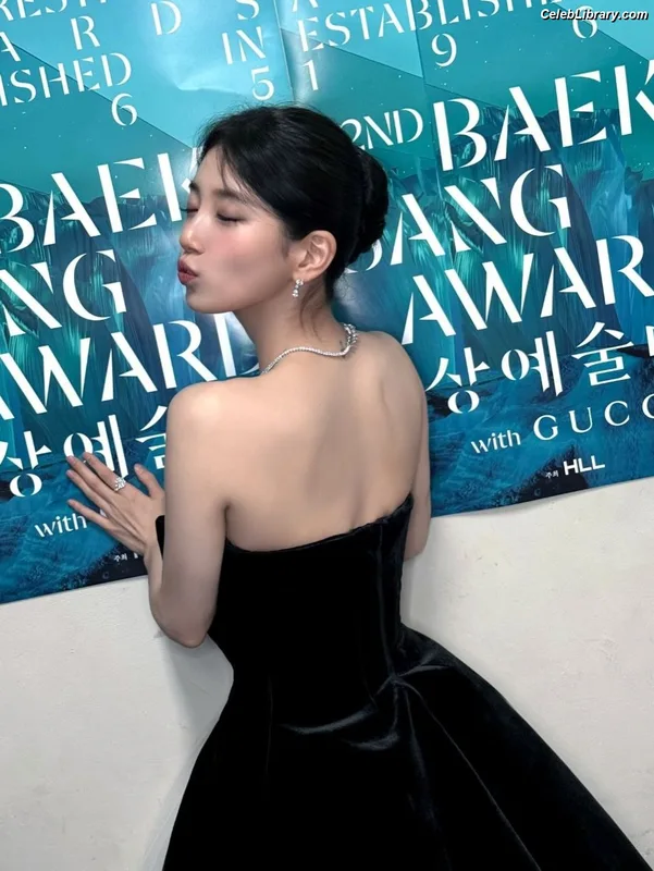Bae Suzy photo 22 of 119