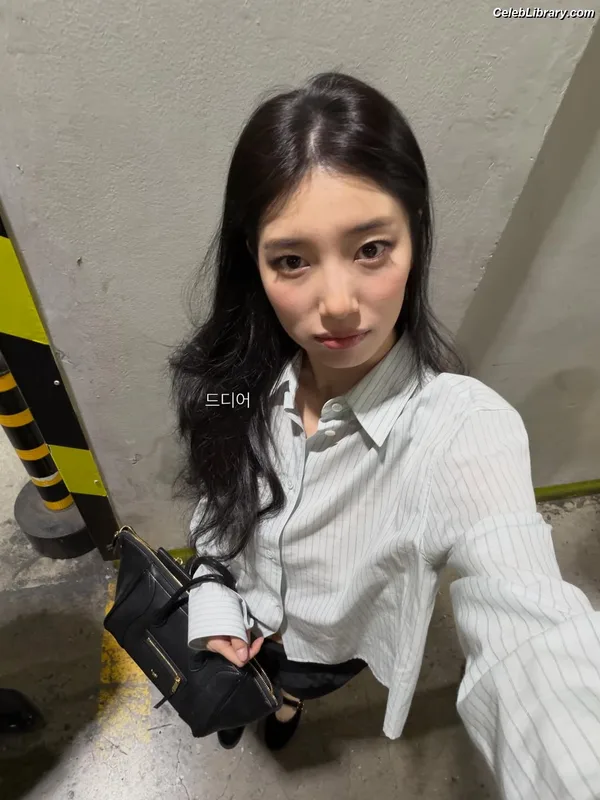Bae Suzy photo 23 of 119