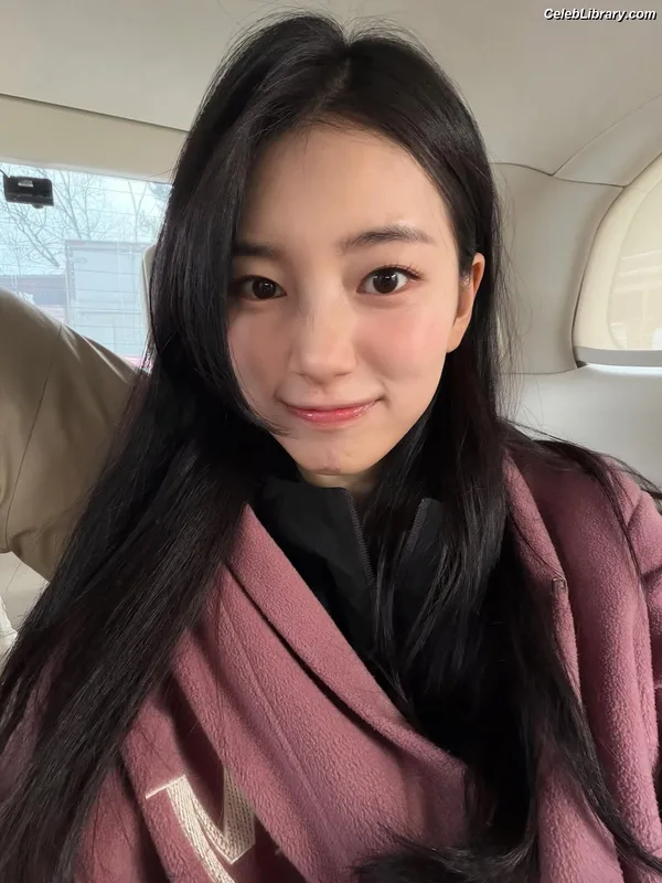 Bae Suzy photo 24 of 119