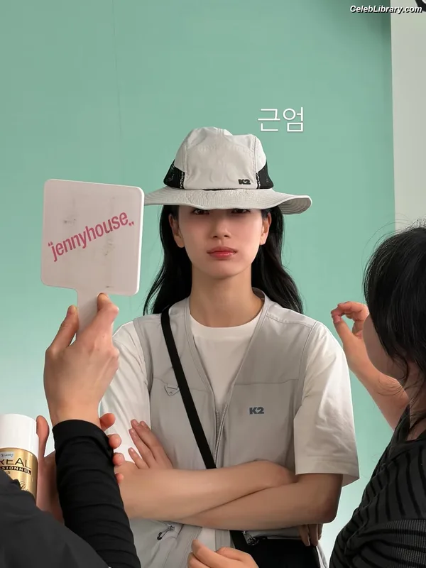 Bae Suzy photo 6 of 119