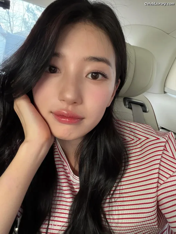 Bae Suzy photo 7 of 119