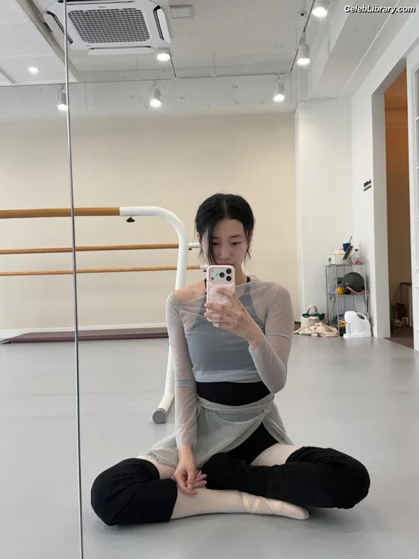 Bae Suzy photo 9 of 119