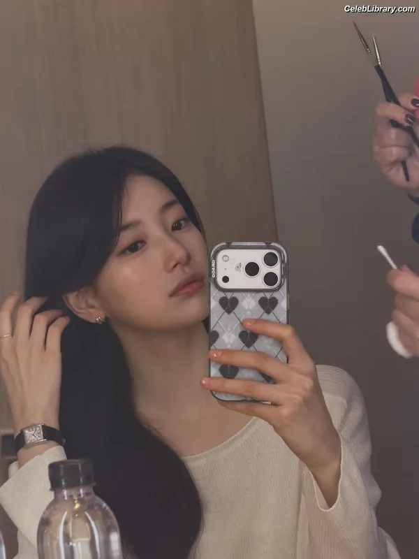 Bae Suzy photo 11 of 119