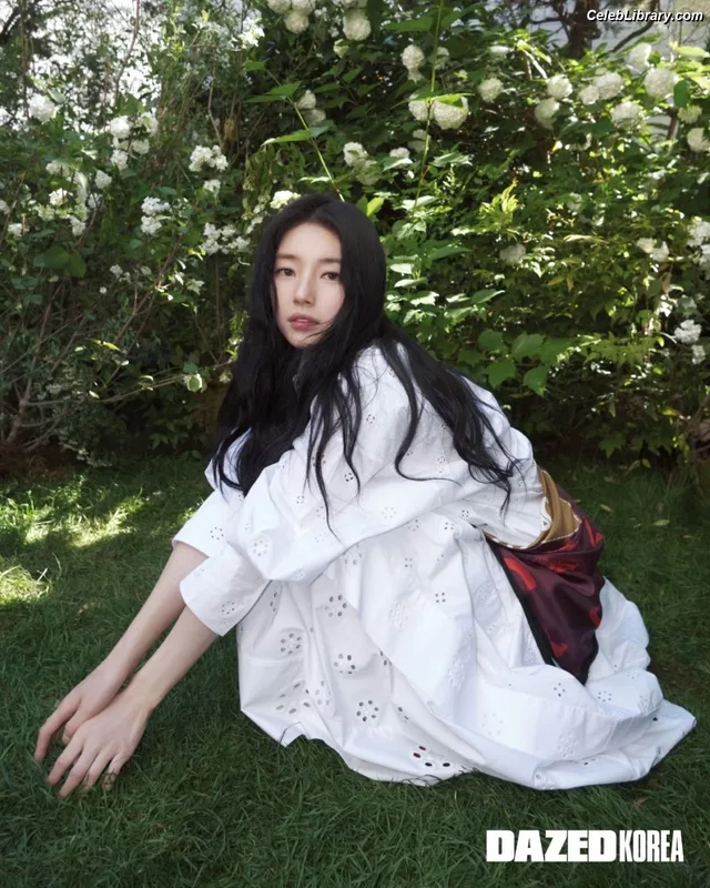 Bae Suzy photo 2 of 119