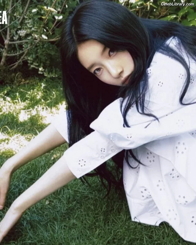 Bae Suzy photo 10 of 119
