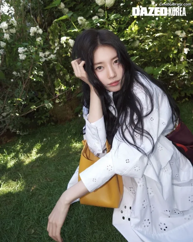 Bae Suzy photo 14 of 119