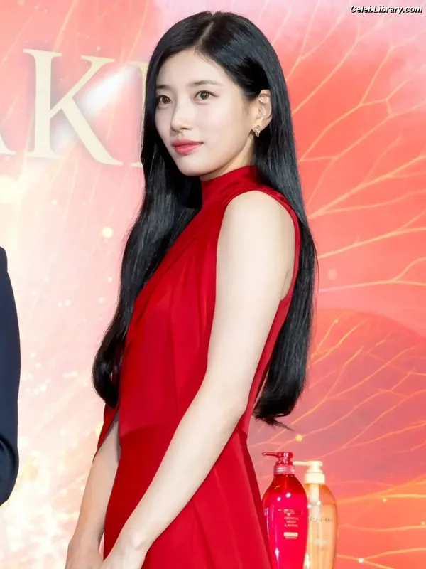 Bae Suzy photo 18 of 119