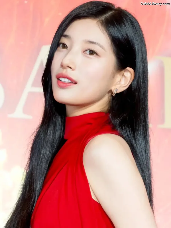 Bae Suzy photo 19 of 119