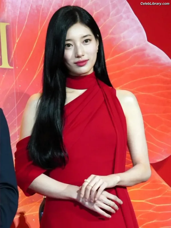 Bae Suzy photo 20 of 119