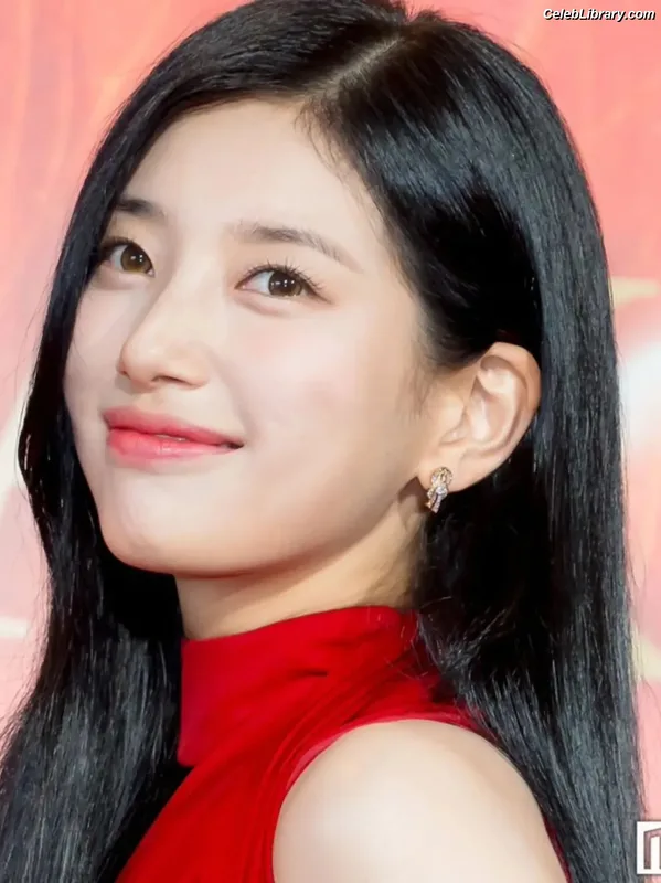 Bae Suzy photo 22 of 119