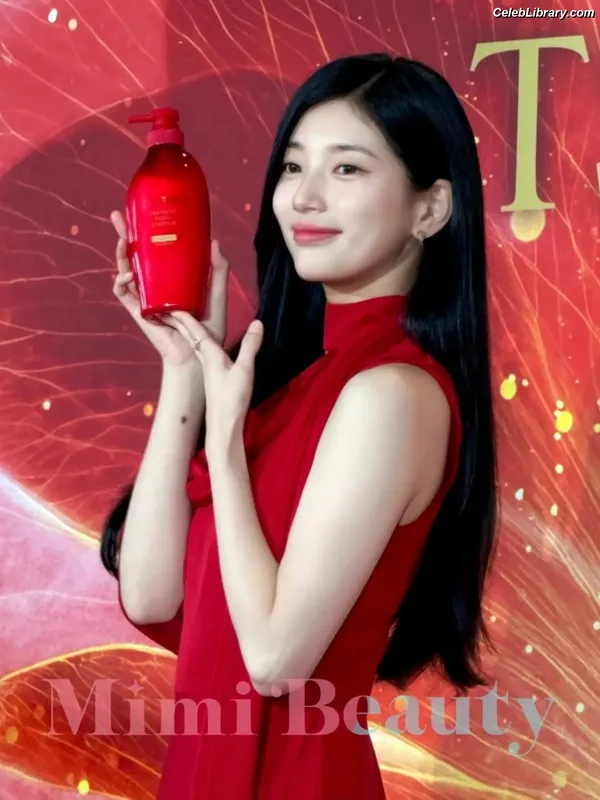 Bae Suzy photo 23 of 119