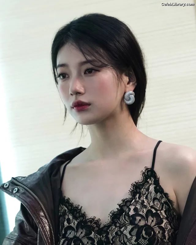 Bae Suzy photo 12 of 119