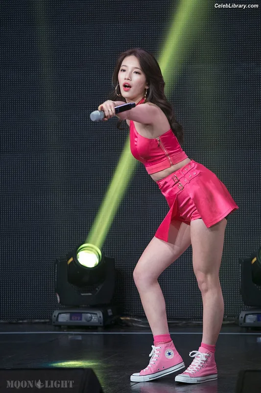 Bae Suzy photo 16 of 119