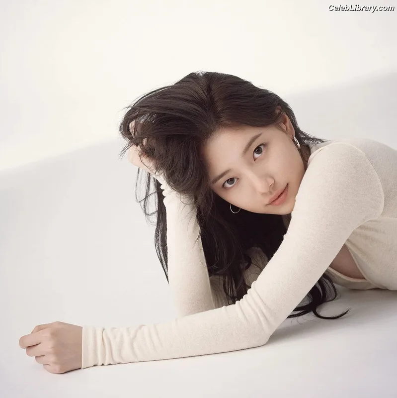 Bae Suzy photo 17 of 119