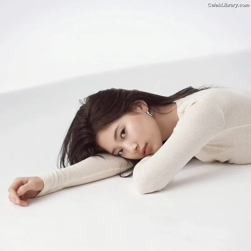 Bae Suzy photo 18 of 119