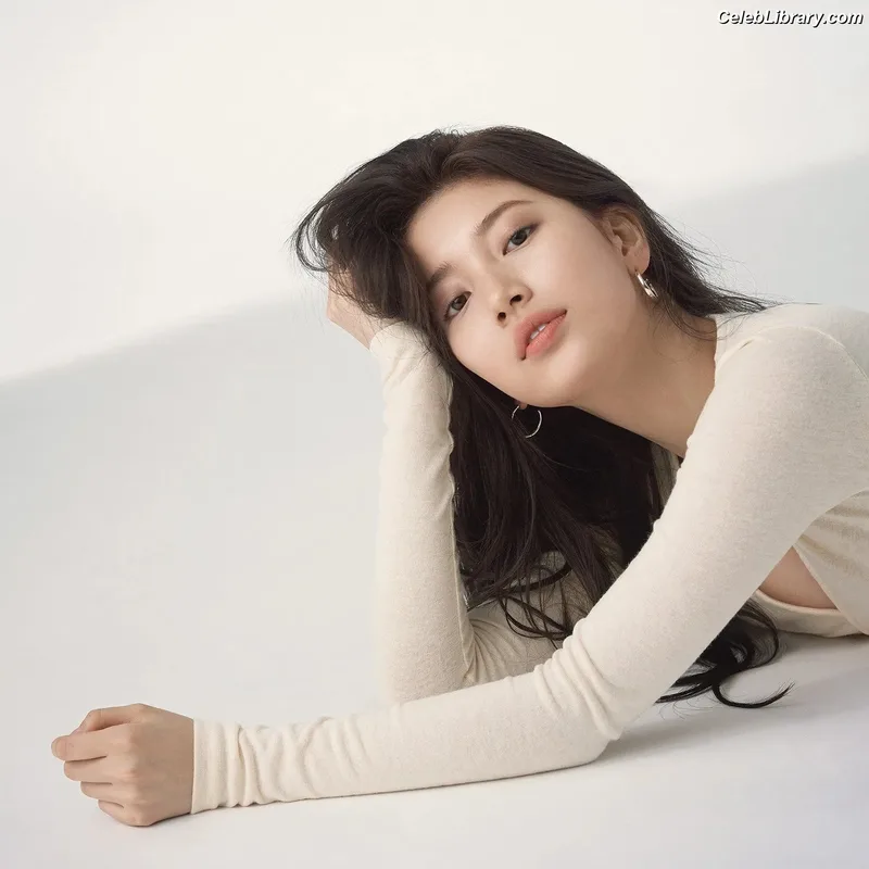 Bae Suzy photo 21 of 119