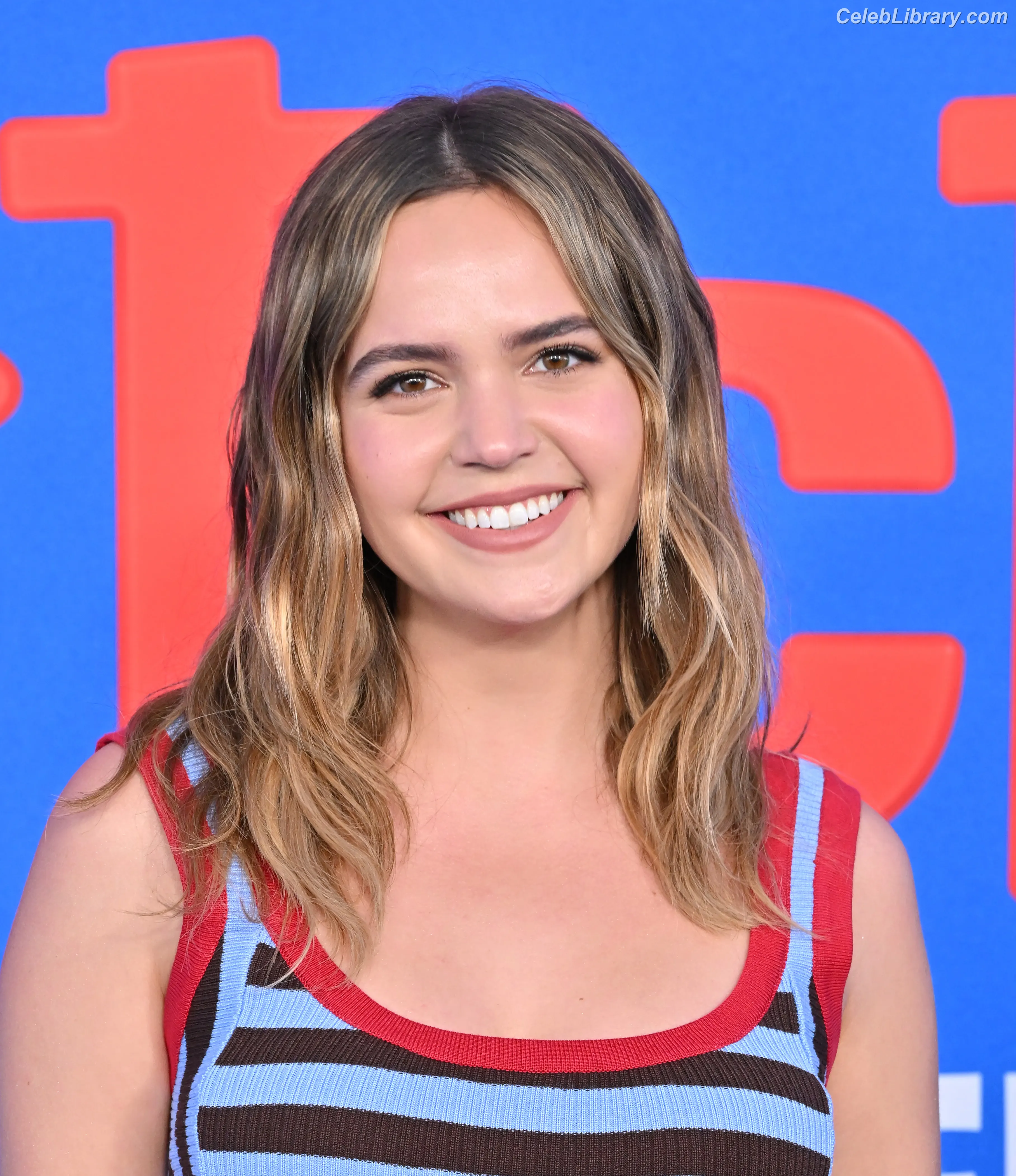 Bailee Madison photo 3 of 421