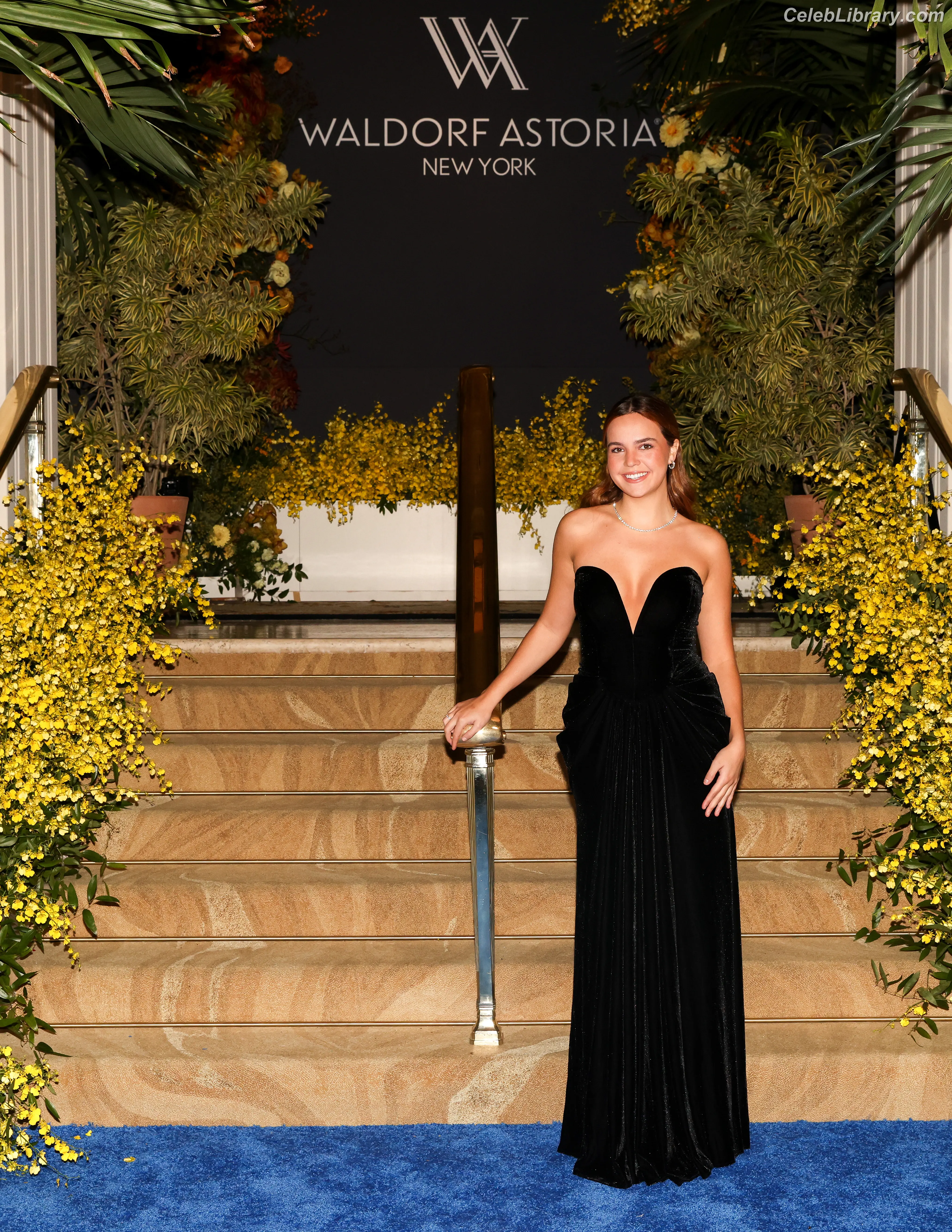 Bailee Madison photo 4 of 421