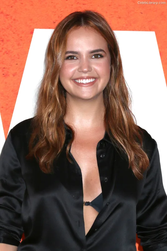 Bailee Madison photo 4 of 422