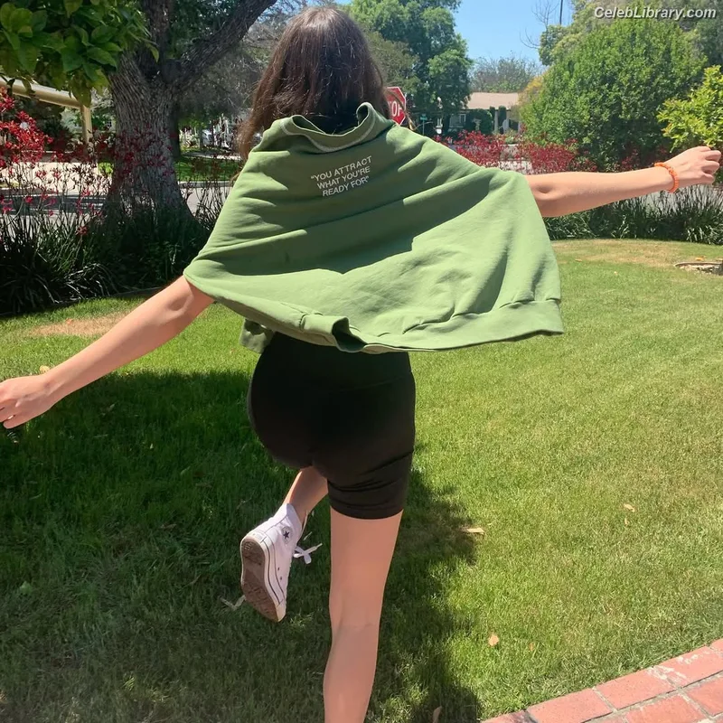 Bailee Madison photo 10 of 422