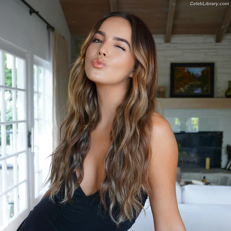 Bailee Madison photo 24 of 422