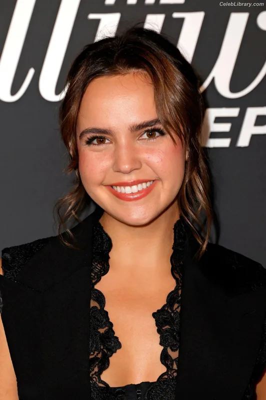 Bailee Madison photo 1 of 422