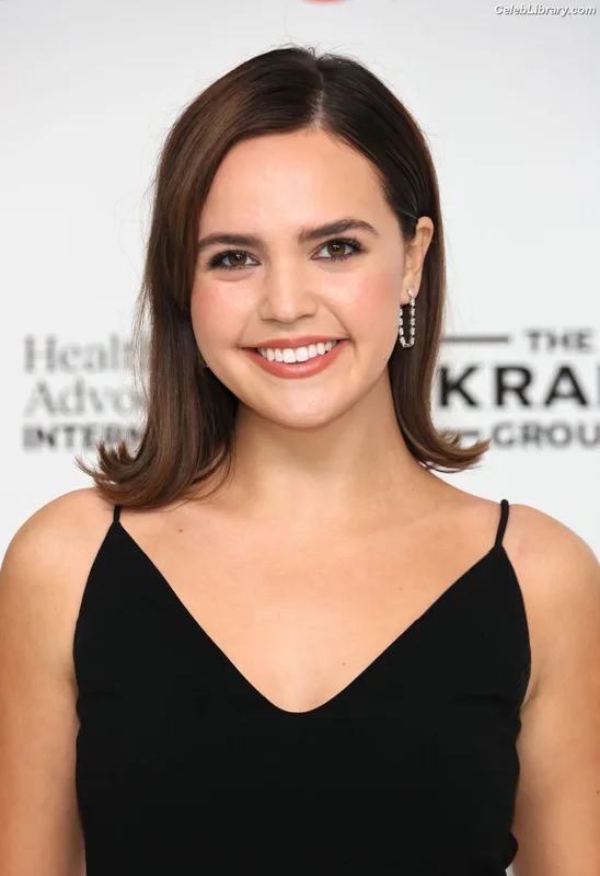 Bailee Madison photo 4 of 422