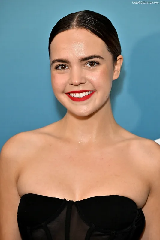 Bailee Madison photo 7 of 422
