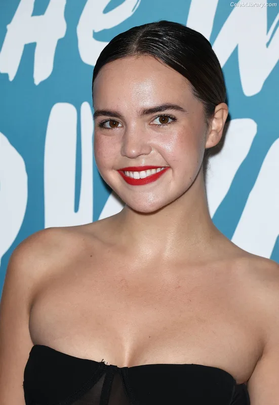 Bailee Madison photo 8 of 422