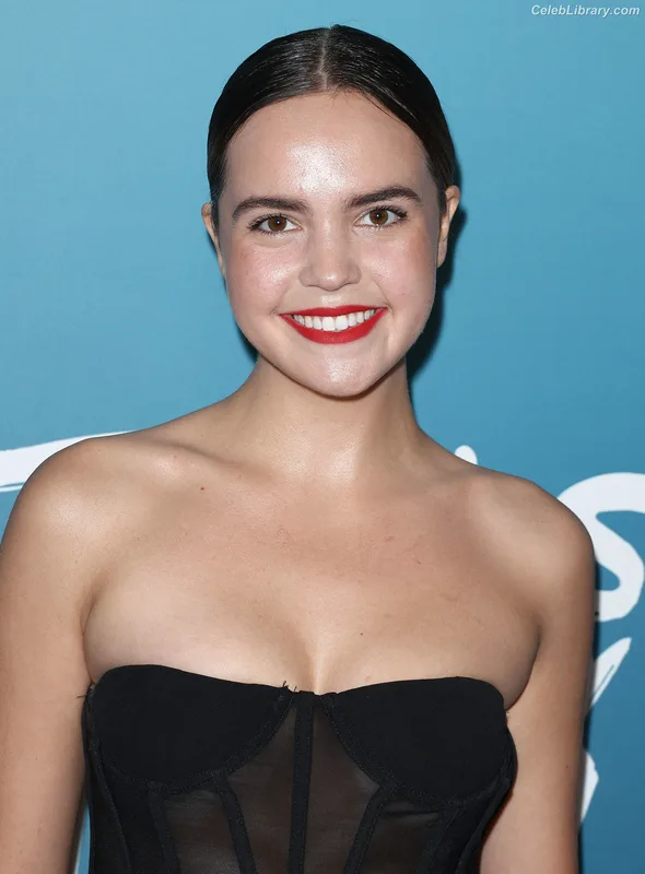 Bailee Madison photo 9 of 422
